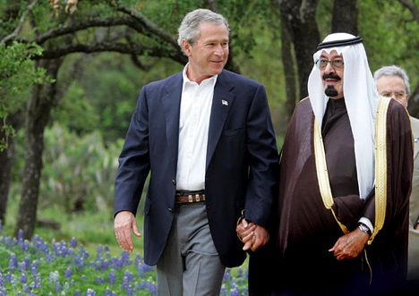 bush-abdullah-holding-hands